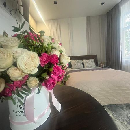 Favorit Apartments 1 Кім Безкоштовна Парковка Центр З Балконом Не Далеко Від Ж Д Вокзалу Звітні Документи Leopoli Esterno foto