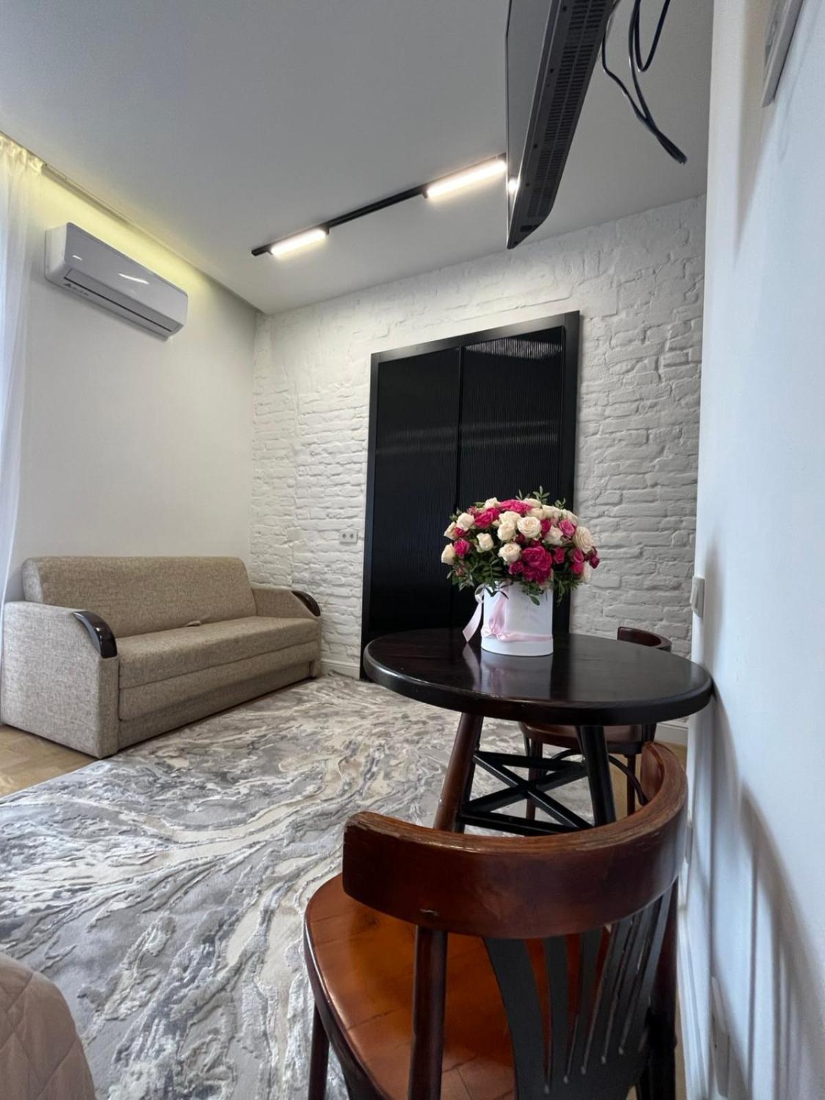 Favorit Apartments 1 Кім Безкоштовна Парковка Центр З Балконом Не Далеко Від Ж Д Вокзалу Звітні Документи Leopoli Esterno foto