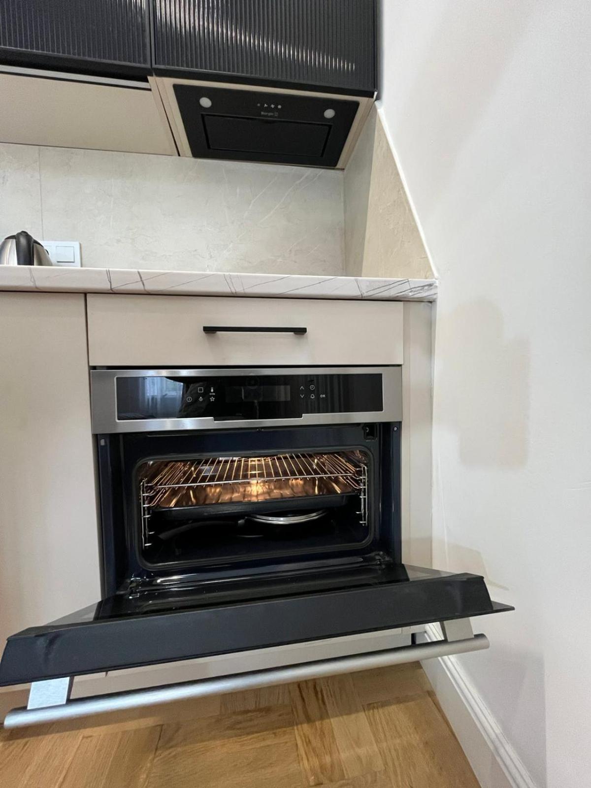 Favorit Apartments 1 Кім Безкоштовна Парковка Центр З Балконом Не Далеко Від Ж Д Вокзалу Звітні Документи Leopoli Esterno foto